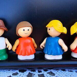 Fisher Price Little People mixed lot of 4 three girls one farmer circa 1990s